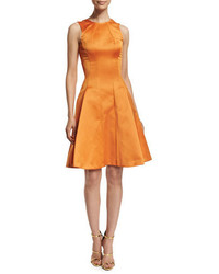 Оранжевое сатиновое платье с пышной юбкой