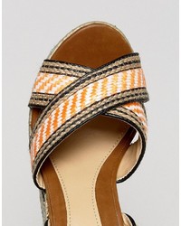 Оранжевые босоножки на танкетке от Missguided