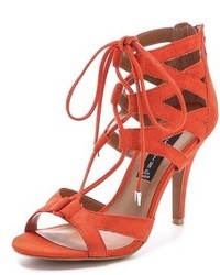 Оранжевые замшевые босоножки на каблуке от Steven