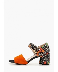 Оранжевые замшевые босоножки на каблуке от Marie Collet