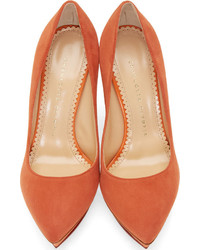 Оранжевые замшевые туфли от Charlotte Olympia