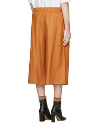 Женские оранжевые кожаные шорты от Loewe
