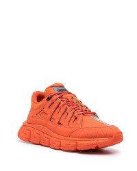 Мужские оранжевые кроссовки от Versace