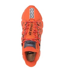 Мужские оранжевые кроссовки от Versace