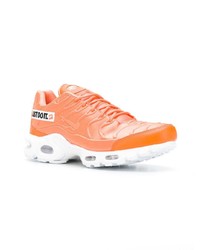 Женские оранжевые кроссовки от Nike