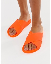 Оранжевые резиновые сандалии на плоской подошве от ASOS DESIGN