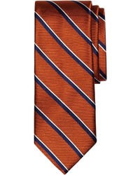 Оранжевый галстук в вертикальную полоску