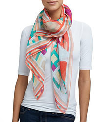 Оранжевый шарф с геометрическим рисунком