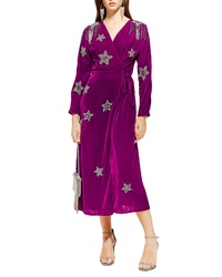 Пурпурное бархатное платье с запахом с вышивкой