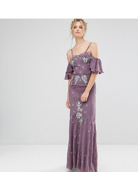 Пурпурное вечернее платье с украшением