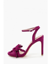 Пурпурные замшевые босоножки на каблуке от Corina