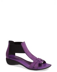 Пурпурные кожаные босоножки на каблуке