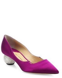 Пурпурные сатиновые туфли с украшением