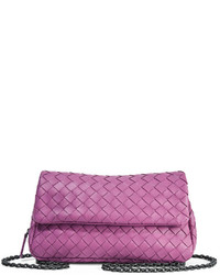 Пурпурный кожаный клатч от Bottega Veneta