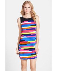 Разноцветное платье прямого кроя в горизонтальную полоску