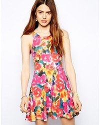 Разноцветное платье с плиссированной юбкой с цветочным принтом от MinkPink