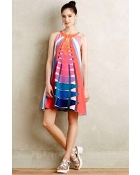 Разноцветное свободное платье в вертикальную полоску