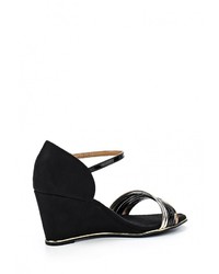 Разноцветные замшевые босоножки на танкетке от Vizzano