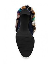 Разноцветные замшевые полусапоги от Stuart Weitzman