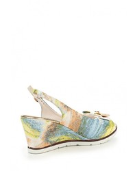 Разноцветные кожаные босоножки на танкетке от Instreet