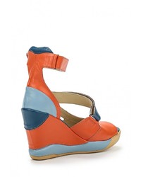 Разноцветные кожаные босоножки на танкетке от Mabu