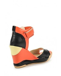 Разноцветные кожаные босоножки на танкетке от Mabu
