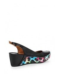 Разноцветные кожаные босоножки на танкетке от Modelle