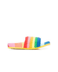 Разноцветные сандалии на плоской подошве крючком