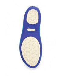 Разноцветные сандалии на плоской подошве от Crocs