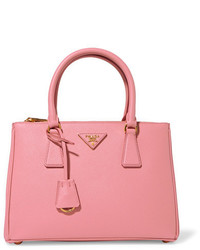 Розовая большая сумка с рельефным рисунком от Prada