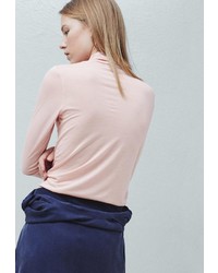 Женская розовая водолазка от Mango