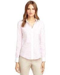 Розовая классическая рубашка в вертикальную полоску