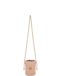 Розовая кожаная стеганая сумка-мешок от Gucci