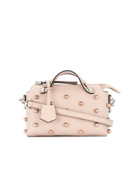 Розовая кожаная сумка через плечо с украшением от Fendi
