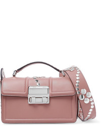 Розовая кожаная сумка через плечо с шипами от Lanvin