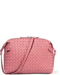 Розовая кожаная сумка через плечо от Bottega Veneta