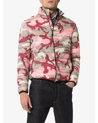 Мужская розовая куртка-пуховик с камуфляжным принтом от Valentino