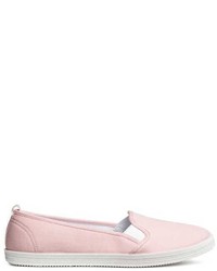 Розовая обувь из плотной ткани