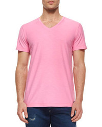 Розовая футболка с v-образным вырезом