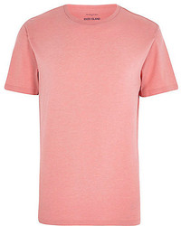 Розовая футболка с круглым вырезом