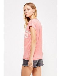 Женская розовая футболка от Medicine