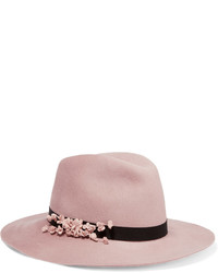 Розовая шерстяная шляпа с цветочным принтом