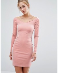 Розовое бархатное платье