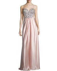 Розовое вечернее платье с украшением