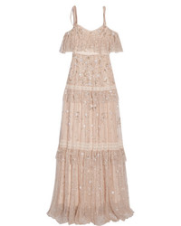 Розовое вечернее платье с украшением от Needle & Thread