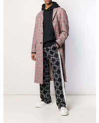 Розовое длинное пальто с узором "гусиные лапки" от Valentino