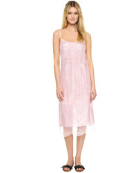 Розовое кружевное платье-миди от Rochas