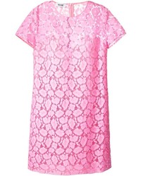 Розовое кружевное платье прямого кроя