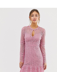 Розовое кружевное платье прямого кроя от Forever New
