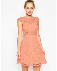 Розовое кружевное платье с пышной юбкой от Asos